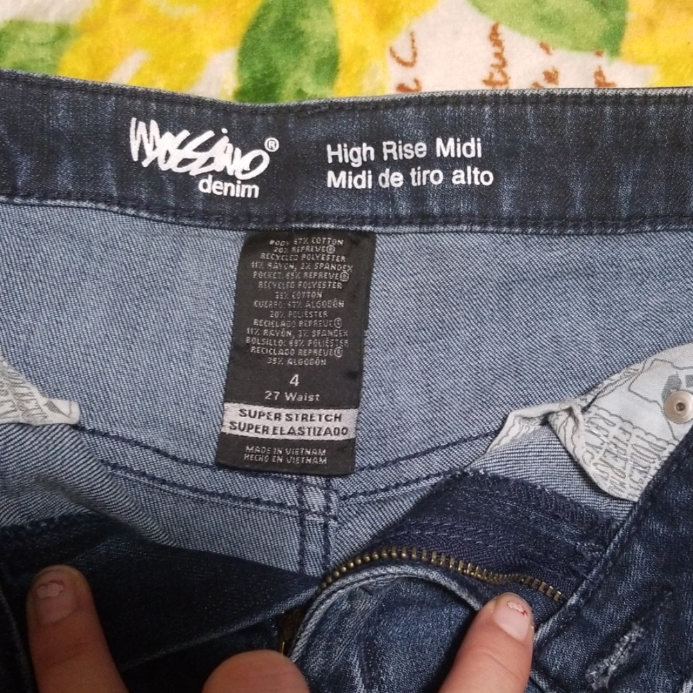 Shorts - Picture 3 of 3
